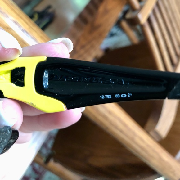 Oakley Livestrong Sunglasses - Picture 2 of 8